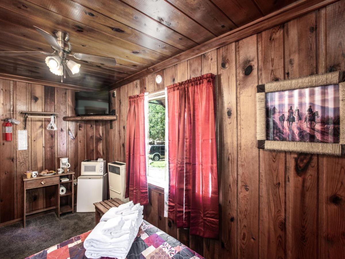 Apache Village Cabinette 11, Queen Bed, Midtown, Sleeps 2 Ruidoso Extérieur photo