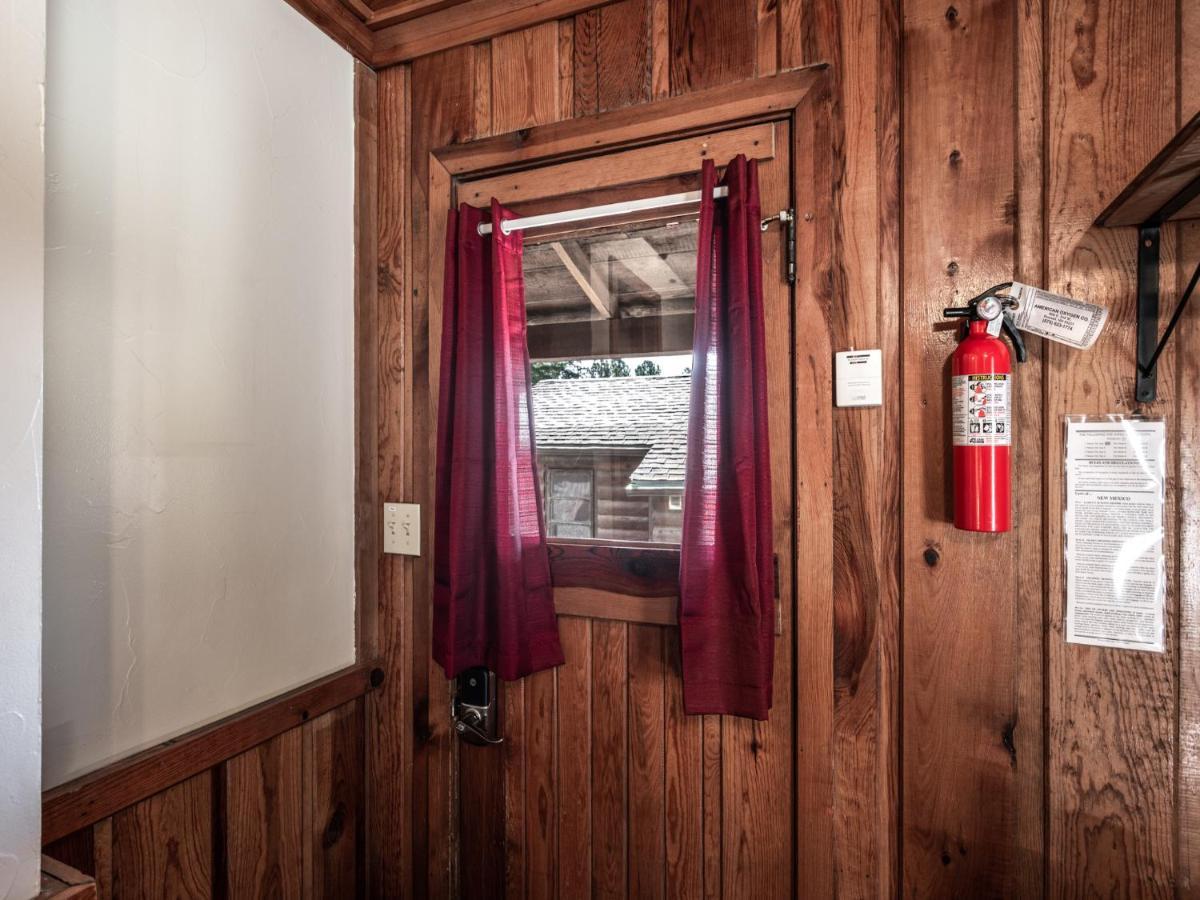 Apache Village Cabinette 11, Queen Bed, Midtown, Sleeps 2 Ruidoso Extérieur photo